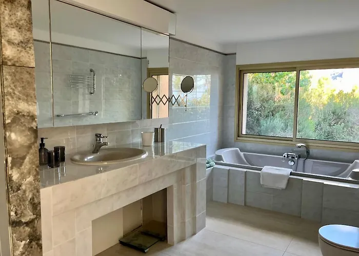 Prestigious With An Incredible Sea View *