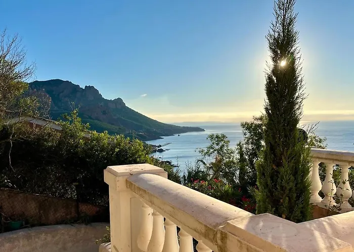 Prestigious With An Incredible Sea View Villa Saint-Raphaël