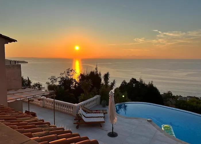 Prestigious With An Incredible Sea View Saint-Raphaël