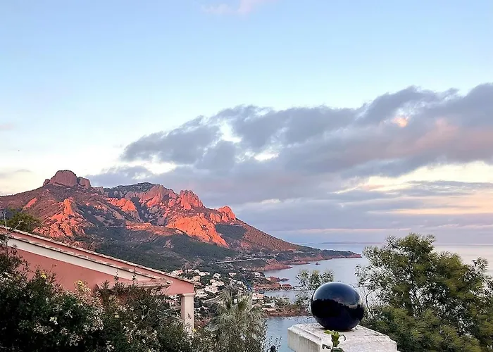 Prestigious With An Incredible Sea View Villa