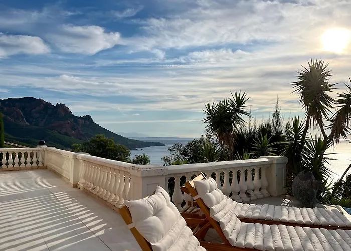 Villa Prestigious With An Incredible Sea View Saint-Raphaël